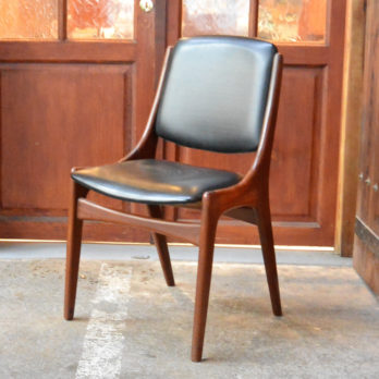 Série de 6 chaises en teck et simili cuir