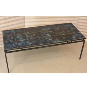 Table basse en céramique à dominante bleue